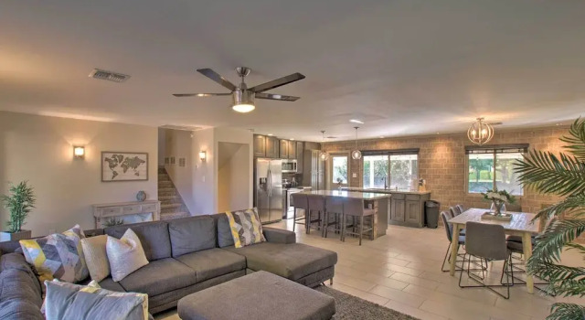 3 Mi to Old Town Scottsdale: Upscale Home w/ Pool!, Забронировать Дом для отпуска Отели Скотсдейл с парковкой, Парковка