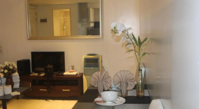 AZURE C1 with balcony wifi MULTIPLE UNITS near airport, Rezervovat Hotel Paranaque 