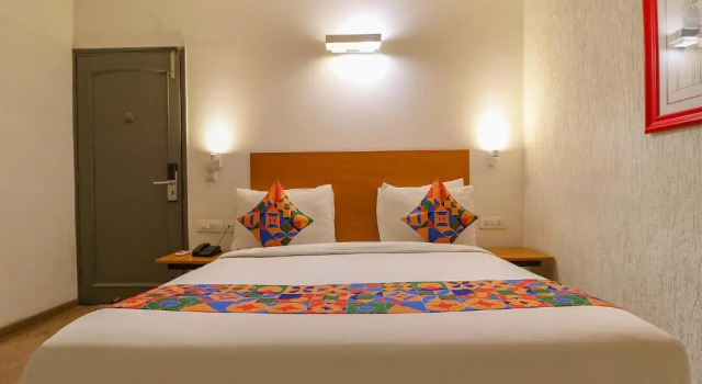 Номер Deluxe FabHotel Lord Inn