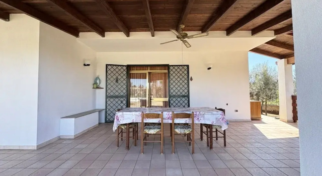 Villa Ulivo Sleeps 7 Garden Close to the sea