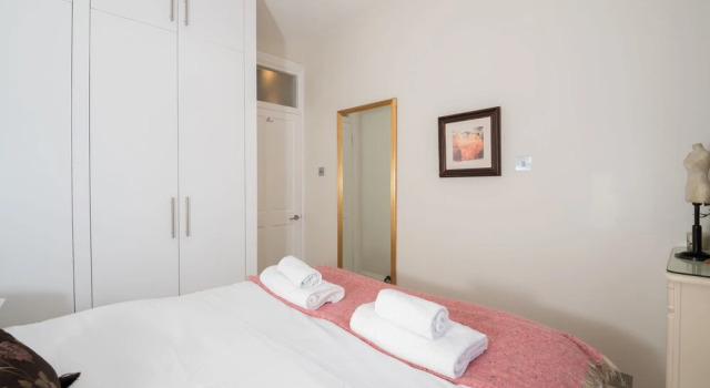 Апартаменты Charming Chelsea Home by the River Thames