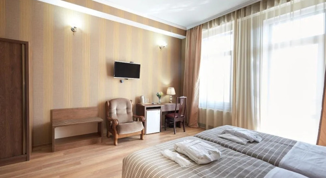 The Hilltop Skyline Hotel, Забронировать Отель Отели Тбилиси с бассейном, рядом с Самедицино университети, Бассейн