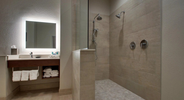 Двухместный номер Standard Holiday Inn Express Hotel & Suites Vernon College Area by IHG