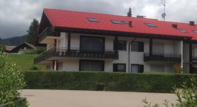 Апартаменты Deluxe Wintertraum im Allgäu Alpine und Deluxe Sonnenwinkel, 4 Sterne Klassifiziert, WLAN gratis, großer Balkon mit Bergsicht, ruhig und doch zentral gelegen, tolle neu renovierte Ferienwohnung mit separaten Schlafzimmer, Brötchenservice, Hunde auf Anfrage