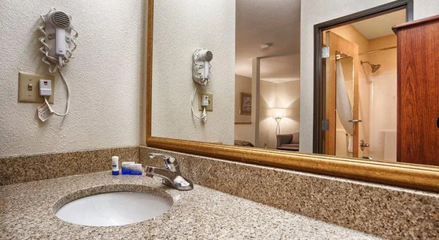 Люкс SureStay Hotel by Best Western Ottawa