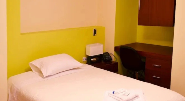 Номер Standard Hotel Torre De Cristal