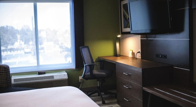 Двухместный люкс c 1 комнатой Holiday Inn Express & Suites Columbia-I-26 @ Harbison Blvd by IHG