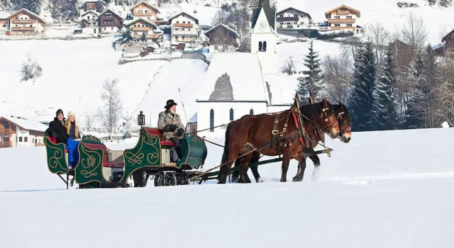 Шале с балконом Cozy Chalet with 4 Bathrooms near Königsleiten
