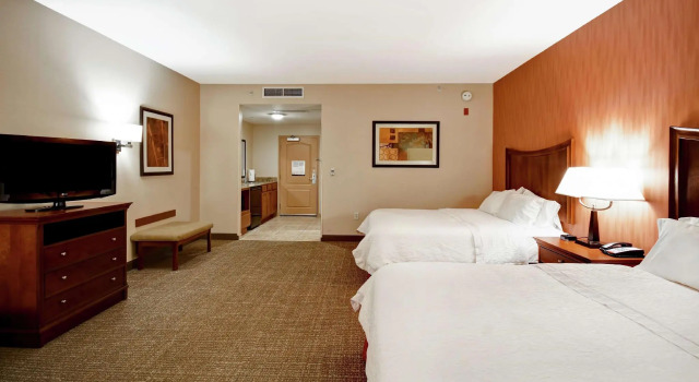 Четырёхместная студия Hampton Inn & Suites Folsom