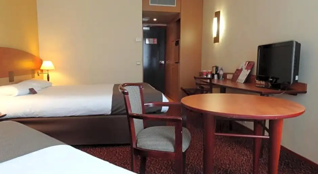 Трёхместный номер Standard Mercure Saint Etienne Parc de LEurope