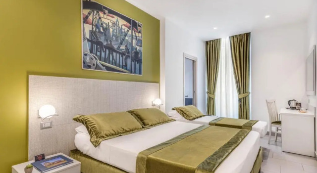 Трёхместный номер Trevi Palace Hotel