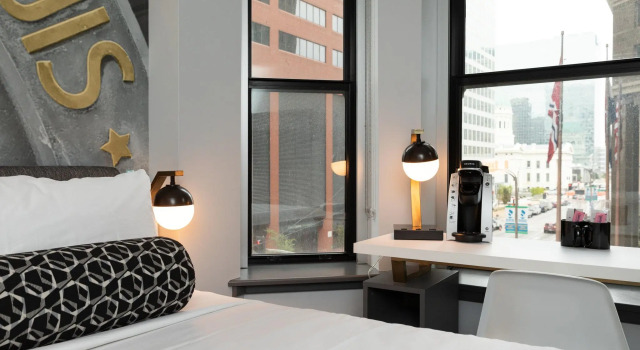 Четырёхместный номер Standard с видом на город Hotel Indigo - St. Louis - Downtown by IHG