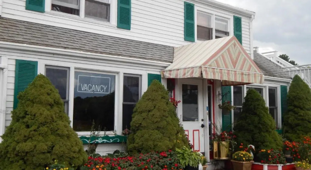 Четырёхместный номер Standard Knights Inn  Centerville MA