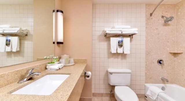 Люкс Holiday Inn Express Breezewood by IHG