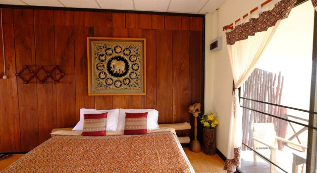 Ekonomický Dvoulůžkový s manželskou postelí pokoj s balkonem Khunyuam Resort