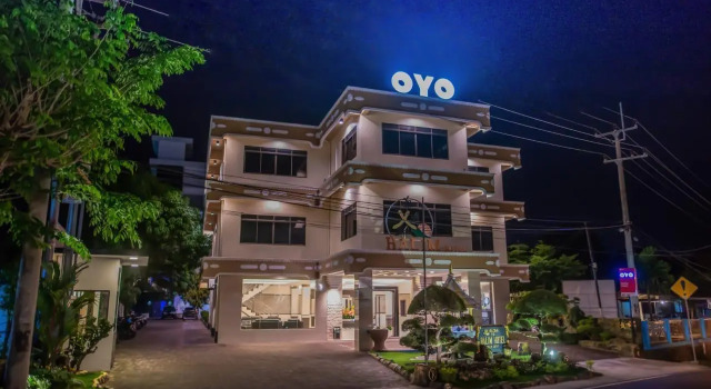 Кровать в общем номере Halim Hotel