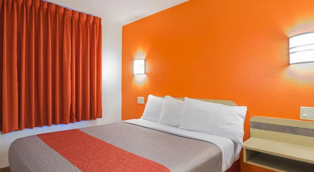 Двухместный номер Deluxe Motel 6-Whitby, ON - Toronto East
