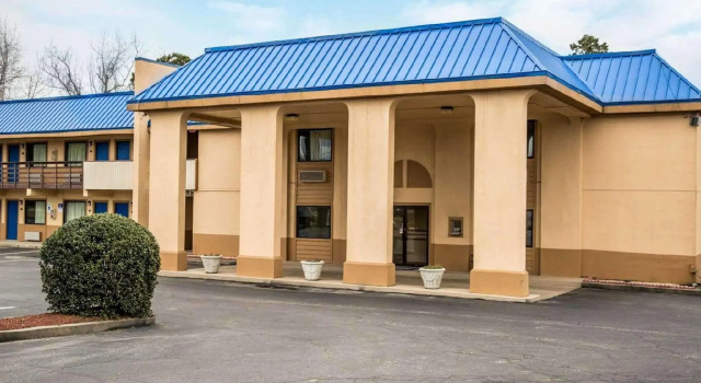 Номер Standard Rodeway Inn & Suites Plymouth Hwy 64