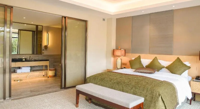 Номер Standard с балконом InterContinental Heilong Lake by IHG