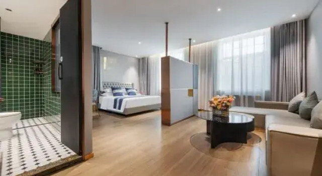 Люкс Deluxe Huapinju Hotel (Urumqi Huijia Times Square)