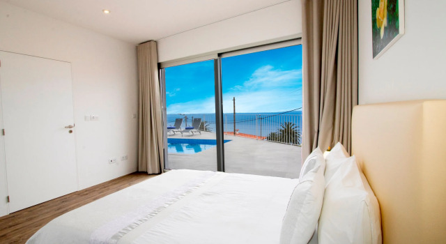 Beautiful Modern Villa in Calheta – CalhetaScape, Boek Villa Hotels in Estreito da Calheta met zwembad, Zwembad