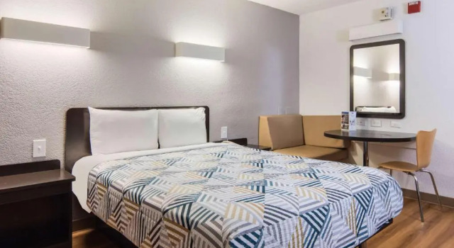Люкс Motel 6-Addison, TX - Dallas