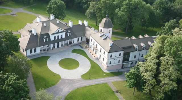 Dwór Kombornia Folwark, Prenota Hotel Kombornia Precarpazi