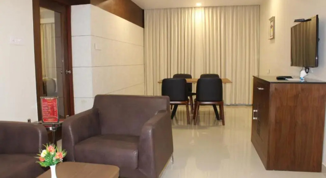 Hotel Grand Gayathri, Rezerwuj Hotel Khammam Telangana