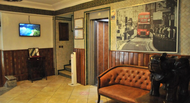 EAST WEST HOTEL, Забронировать Отель Отели Касабланки 3 звезды, рядом с Торговый центр Twin Center, 3*