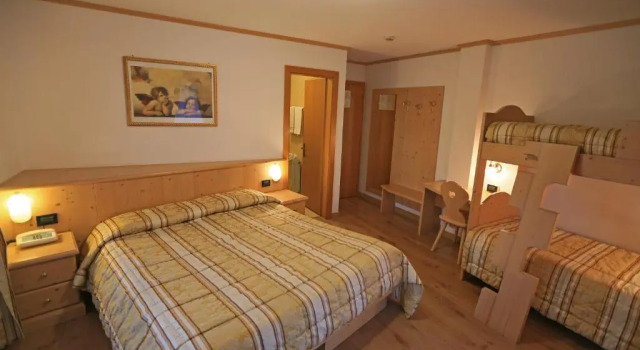 Трёхместный номер Standard Hotel Chalet Alaska