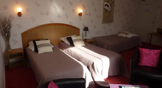 Трёхместный номер Comfort Hôtel A La Renommée