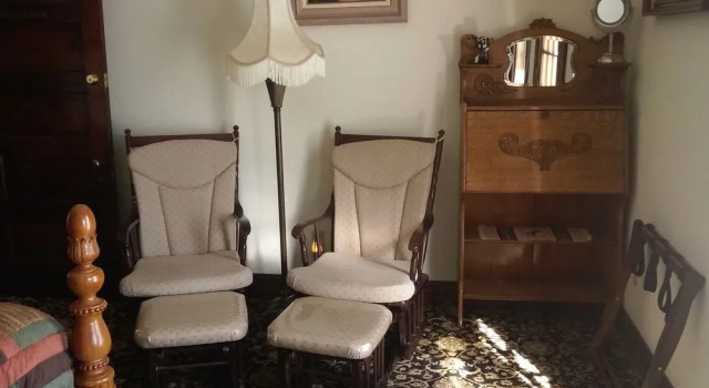 Spurs n Lace Bed & Breakfast Inn, Забронировать Отель «постель и завтрак» Колорадо-Спрингс Колорадо, рядом с Ghost Town Museum