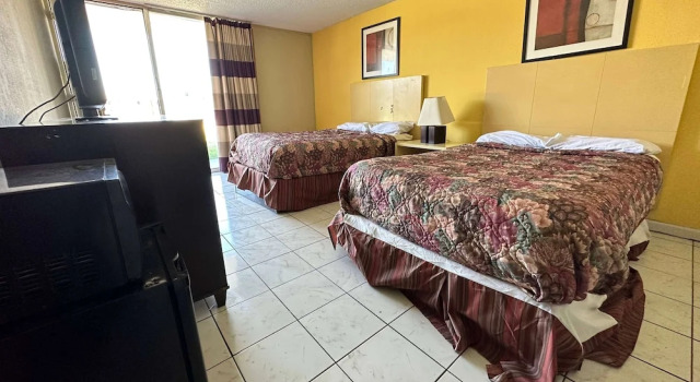 Четырёхместный номер Standard Ramada by Wyndham Lumberton NC North