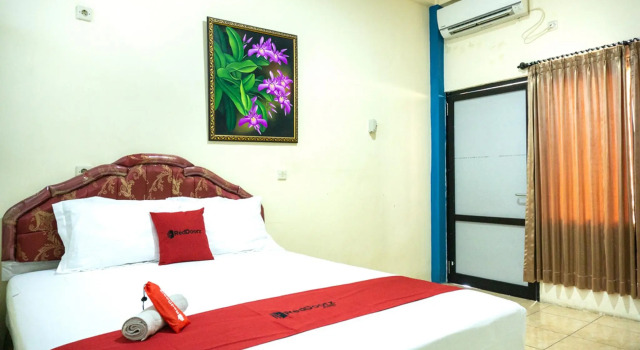 RedDoorz near H. Hasan Aroeboesman Airport, Забронировать Гостевой дом Энд провинция Восточная Нуса-Тенгара