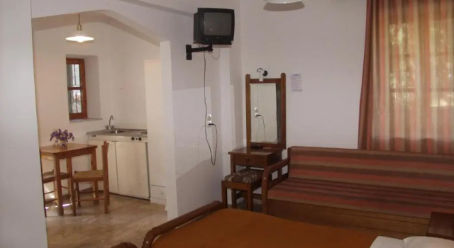 Трёхместный номер Standard Hotel Adonis