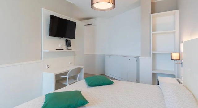 Трёхместный номер Standard c 1 комнатой с балконом и с видом на море Hotel Austria