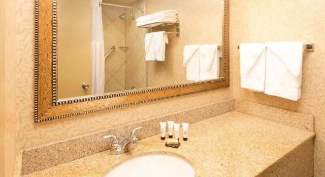 Четырёхместный номер Superior Red Lion Hotel Kennewick Columbia Center