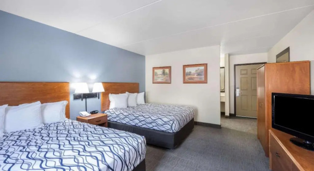 Четырёхместный номер Standard AmericInn by Wyndham Havre