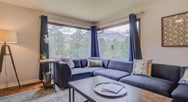 Коттедж 4BR Mountain Getaway Pikes Peak, Dog-friendly!