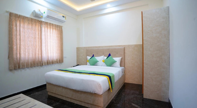 Номер Deluxe с балконом Treebo Galaxy Kings Suites, Hebbal