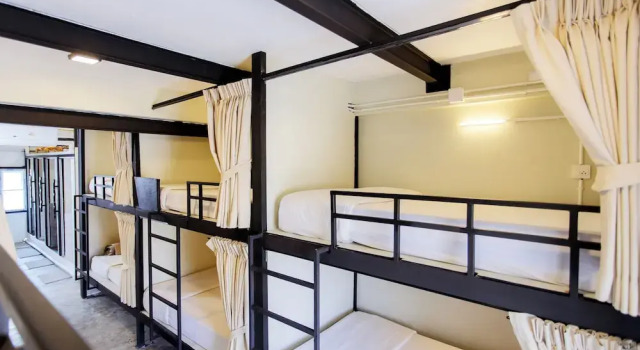 Кровать в общем номере Nomad Plus Life Hostel Pattaya