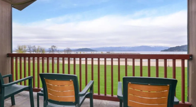 Номер Standard с видом на озеро Best Western Edgewater Resort