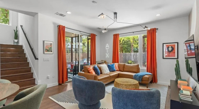 Spacious Group Home Near Rainey w/ Pool, Hot Tub, Book Feriehus Austin Greater Austin