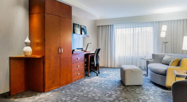 Номер Deluxe Courtyard by Marriott Denton