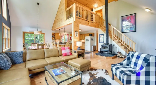 Коттедж с 3 комнатами с балконом Rustic North Creek Getaway ~ 4 Mi to Gore Mtn!