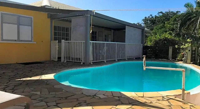 Manap'escale, Rezervasyon Otel Saint-Joseph havuzlu oteller, Yüzme Havuzu
