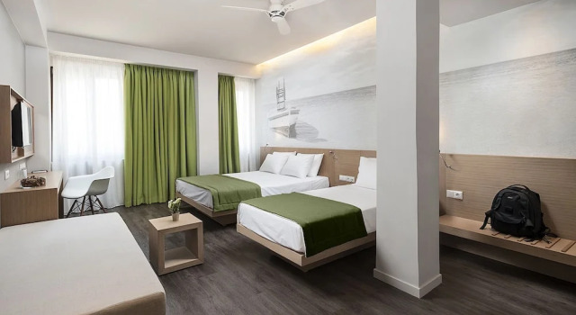 Четырёхместный номер Kriti Hotel