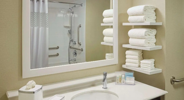 Четырёхместный номер Standard Hampton Inn by Hilton Timmins