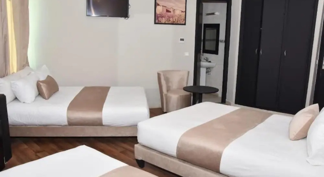 Четырёхместный номер Classic Cadé Hotel