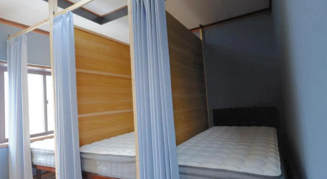 Кровать в общем номере (мужской номер) Guesthouse Iwase